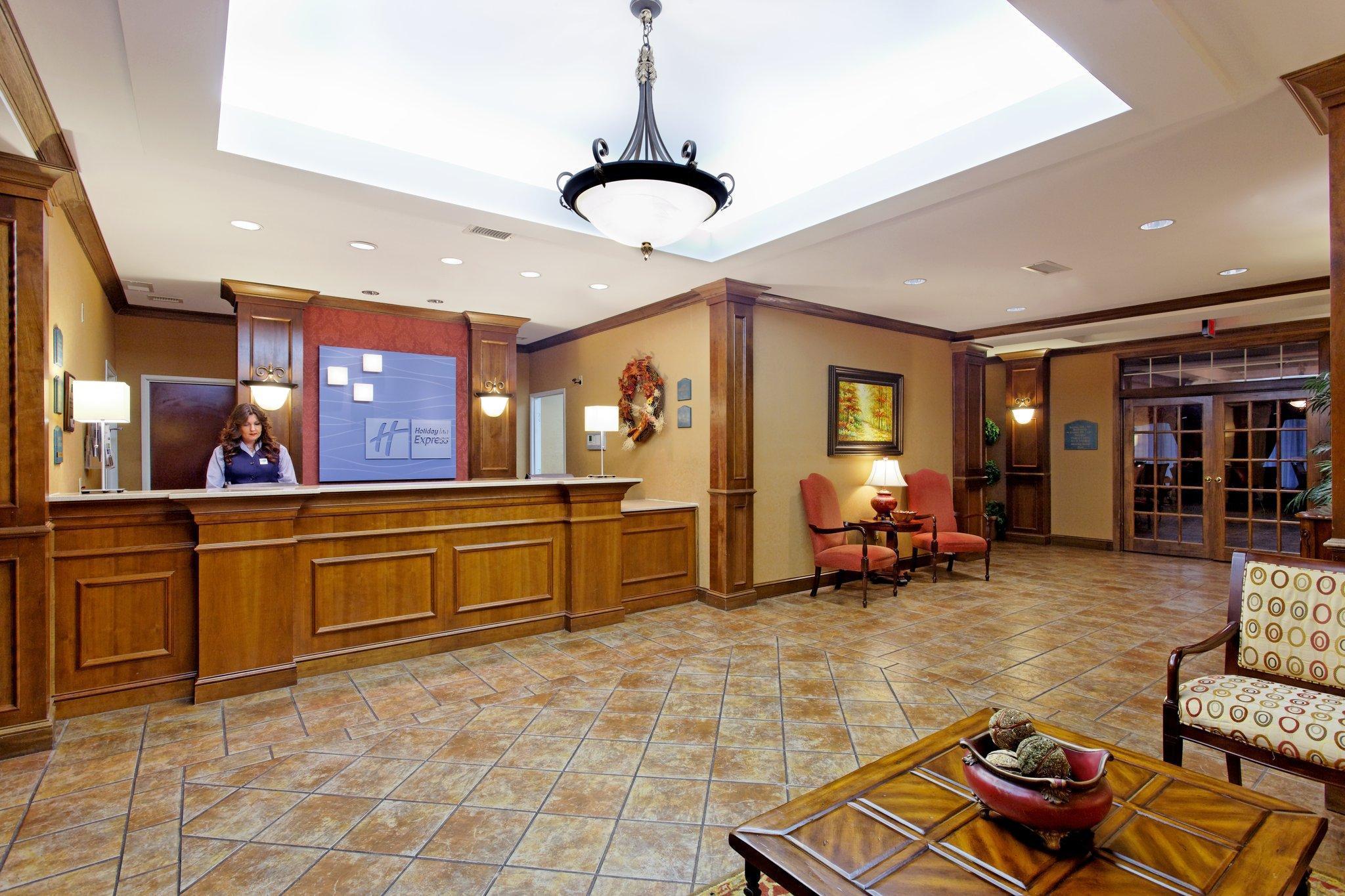 Holiday Inn Express & Suites Tupelo By Ihg Exterior photo