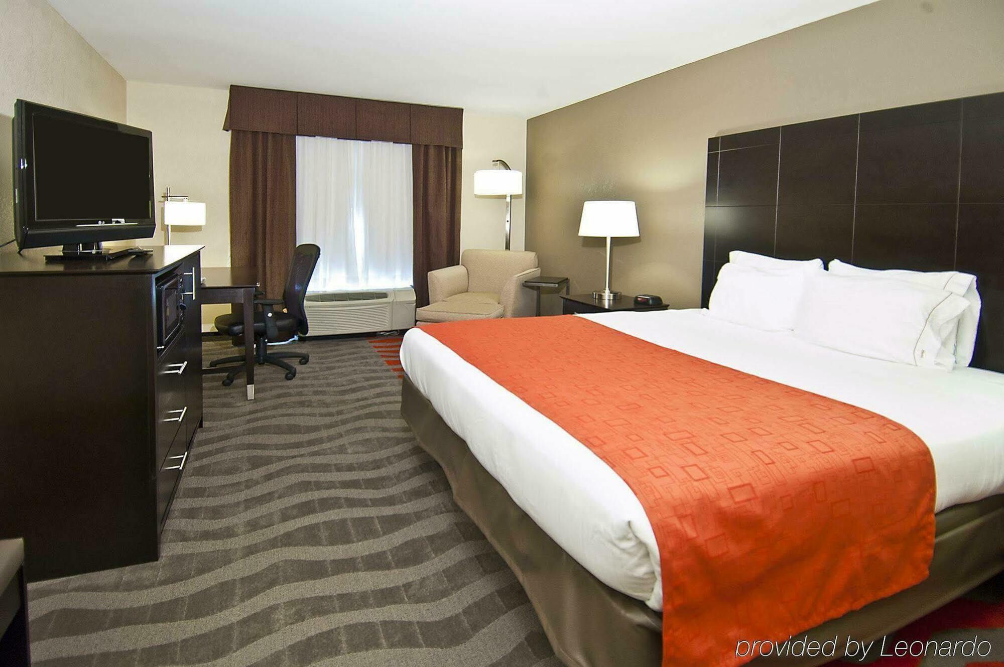 Holiday Inn Express & Suites Tupelo By Ihg Room photo