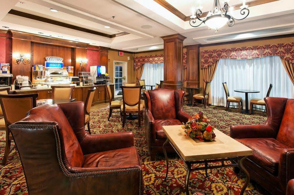 Holiday Inn Express & Suites Tupelo By Ihg Restaurant photo